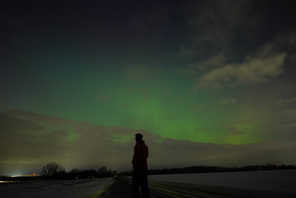 MShil716's tweet photo. Short unedited video of the Aurora last night from north of Buffalo NY. Some unedited RAW pics to start with all. #aurora #substorm @JAtanackov @TamithaSkov @AuroraNotify https://t.co/StSNKoO7Ab