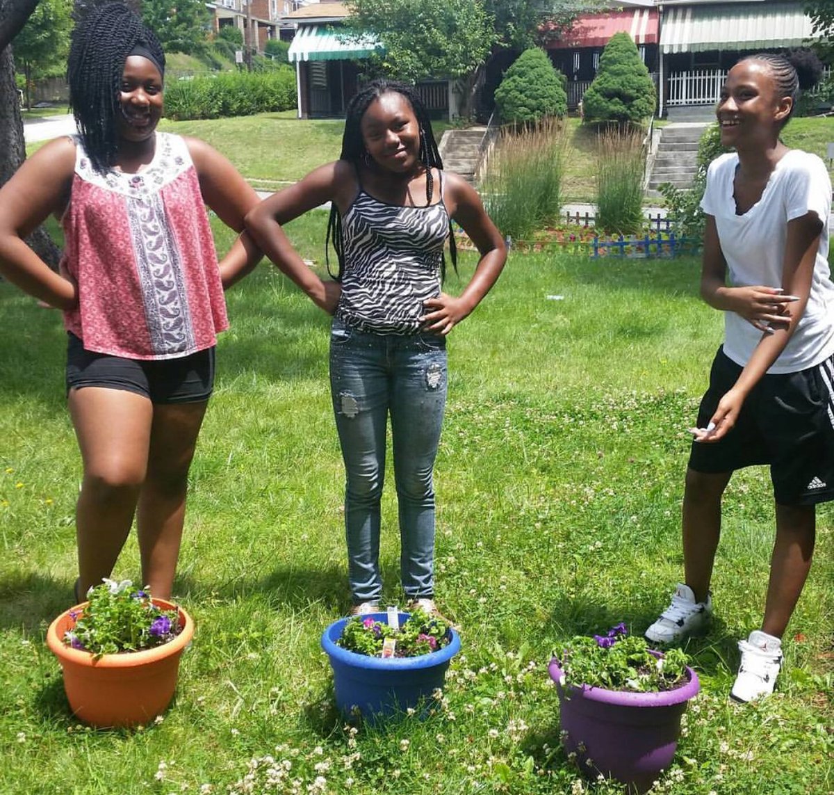 BestoftheBatch's tweet image. ✨ Our 2016 vibes ✨

They say 2026 is the new 2016. Driven in love, service, and showing up, just like we still do today.

#bestofthebatch #clubhouse #projectchuck #batchpacks #girltalk