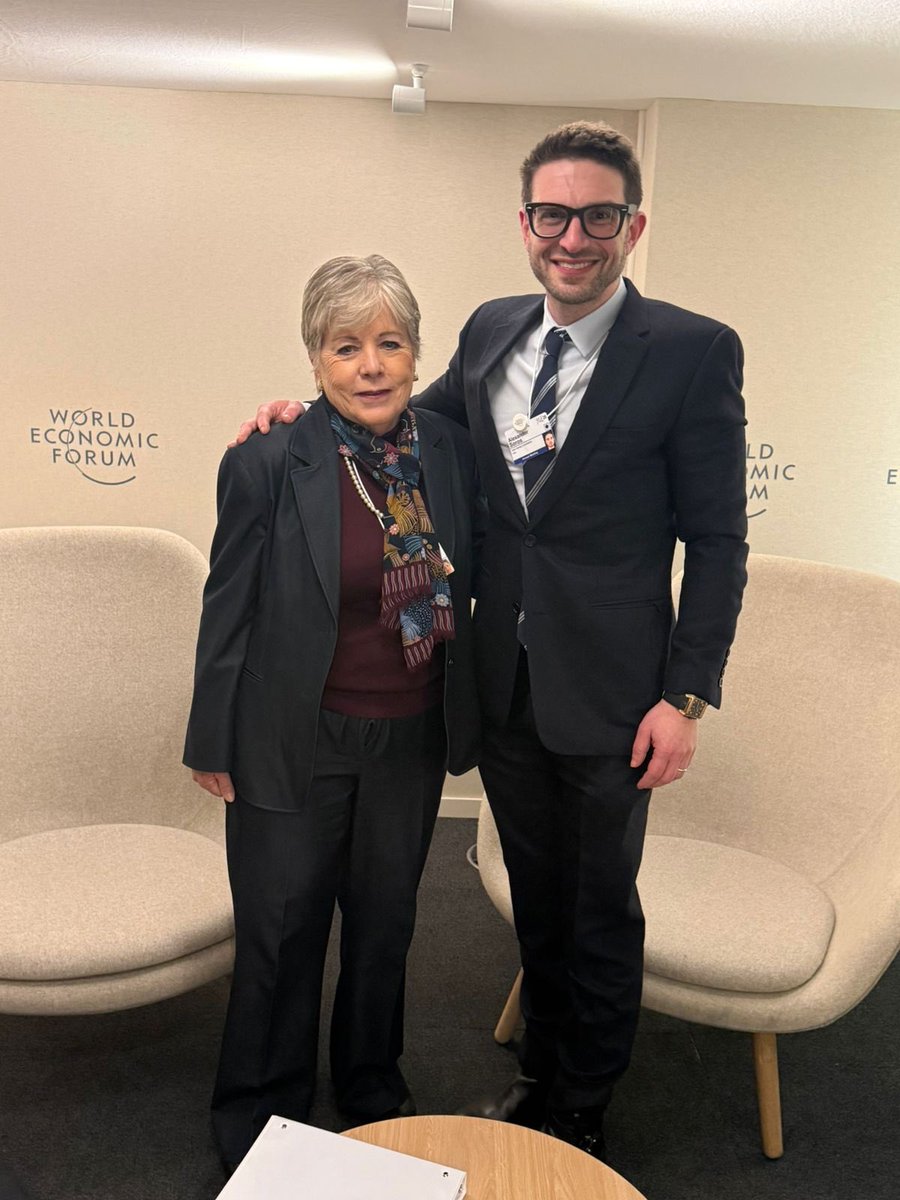 aliciabarcena's tweet image. Hoy, en Davos, sostuve un enriquecedor encuentro con @AlexanderSoros, presidente de @OpenSociety. Dialogamos sobre inversiones sostenibles para 🇲🇽, justicia climática y el rol de la sociedad civil global para enfrentar grandes desafíos ambientales y sociales de nuestro tiempo.