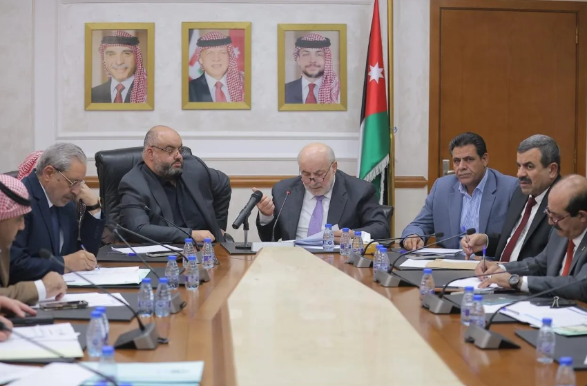 كتلة اتحاد الأحزاب الوسطية والوطني الإسلامي النيابية برئاسة النائب زهير الخشمان تناقش حزمة من القضايا الاقتصادية والاجتماعية 