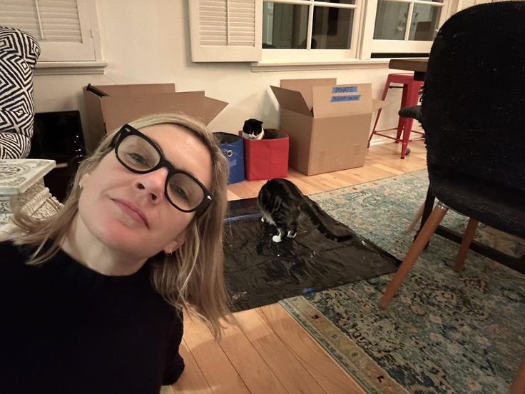 i love these kind of photos of her she’s so cute 😭