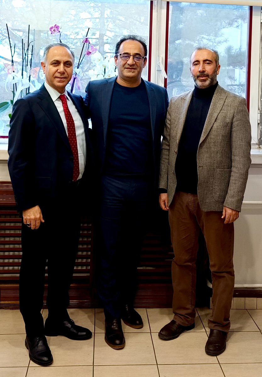 Ankara Ü. Tıp Fakültesi Dekan Yardımcılığı görevine atanan Prof. Dr. Tayfun Uçar’a hayırlı olsun ziyaretinde bulunduk.
Sağlıkta mühendislik, tıbbi cihazlar ve yapay zekâ üzerine verimli bir görüşme gerçekleştirdik.
Yeni görevinde başarılar diliyoruz.