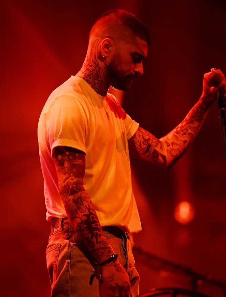 ztardustzz's tweet image. The "K" bracelet, baba zayn 🤏🤏