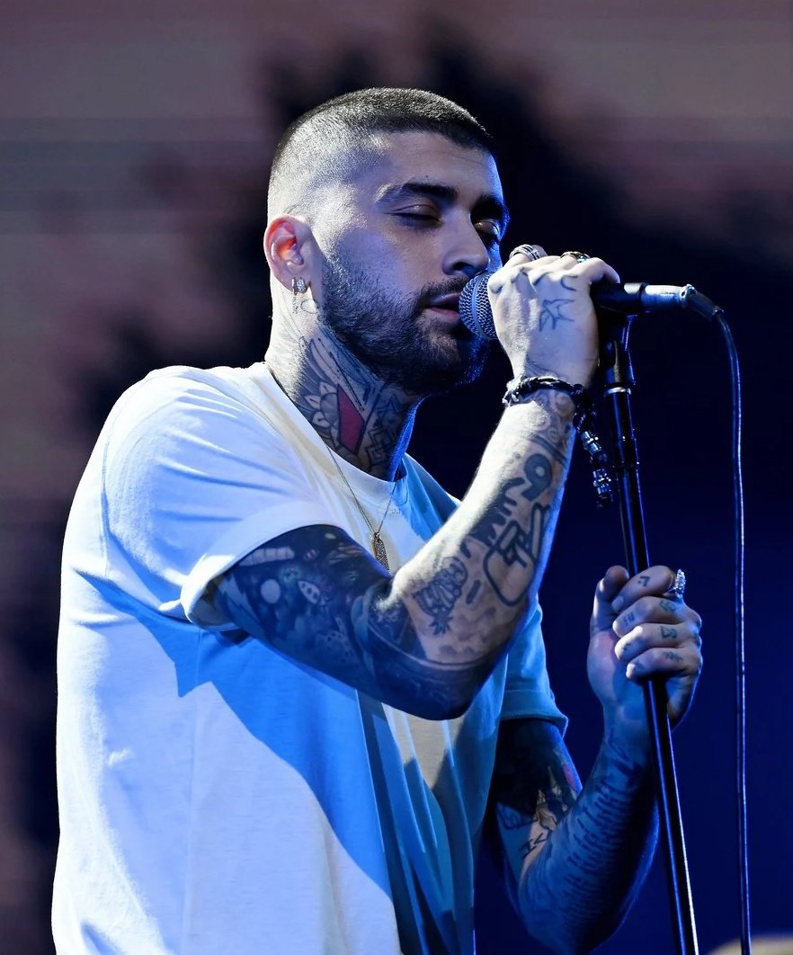 ztardustzz's tweet image. The "K" bracelet, baba zayn 🤏🤏