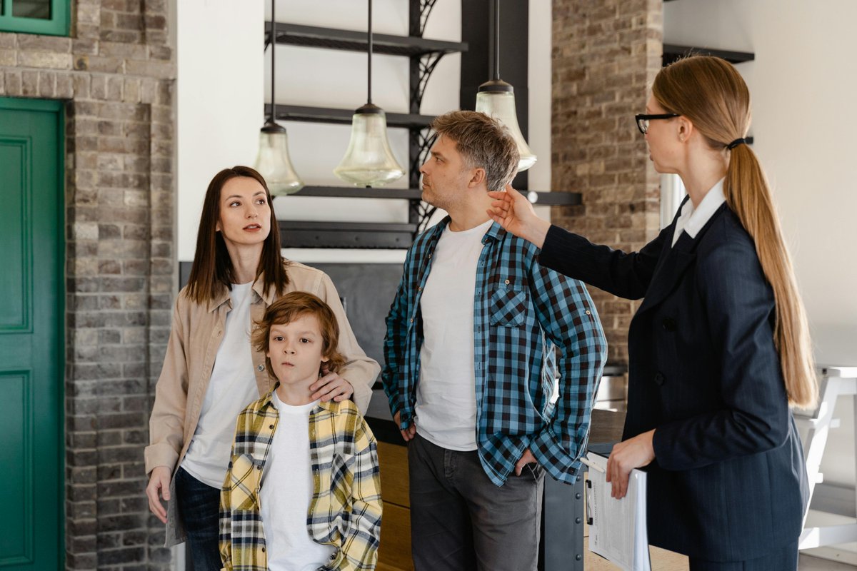 the_ARF's tweet image. What's the best way to manage your brand backstory for transparency and trust? A new MSI working paper shares tips on cultivating backstory experience success: ow.ly/NtFz50XY7bn #Brands #Branding #Omnichannel #Branding