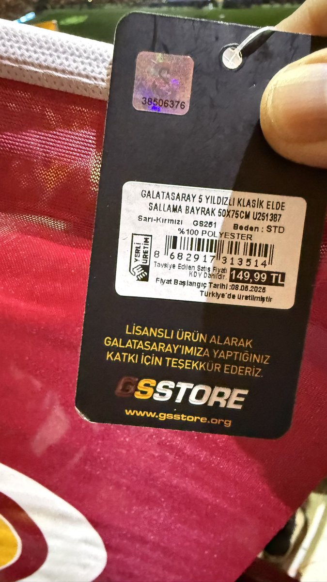 Anladık bayrak verdiniz affedin diyorsunuz da bu etiketler niye. Biz kulube bundan kat be kat fazlasını veriyoruz . <a href="/ultrAslan/">ultrAslan</a> <a href="/PesindeyizApp/">Peşindeyiz Galatasaray!</a> <a href="/GalatasaraySK/">Galatasaray SK</a> #BugünGünlerdenGALATASARAY