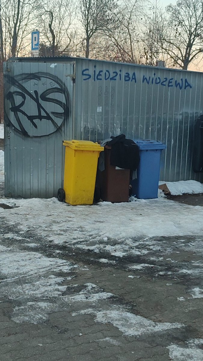 Ej ale za tą kasę co macie to stać was chyba na lepszą bazę 😄