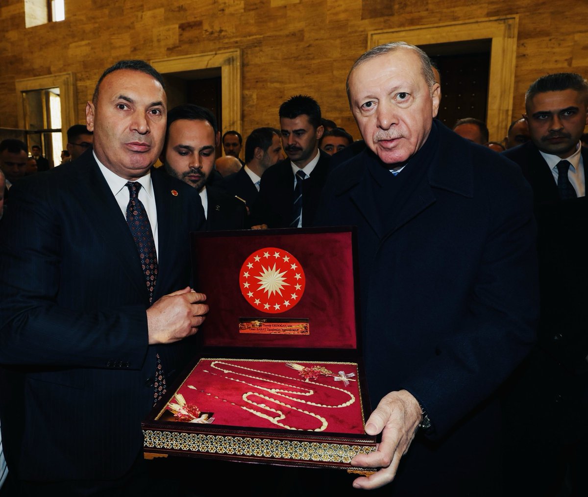 MERBABAT14's tweet photo. Bu gün Gazi meclisimizde yapılan grup toplantısında cumhurbaşkanımız baş komutanımız sayın Recep Tayyip Erdoğan ile bir araya gelme fırsatımız oldu kabullerinden dolayı sayın cumhurbaşkanımıza şükranlarımı sunuyorum🇹🇷🇹🇷🇹🇷 https://t.co/DJl1NaJDM0