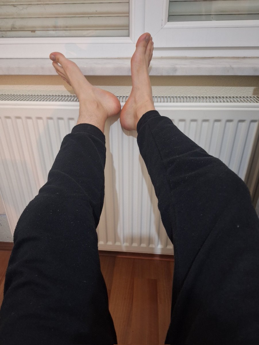 Aşırı soğuk bu yıl en çok üşüyen yerim de ayaklarım kahretsin ısınsın biraz artık havalar
#kayserigay #malefeet #kayseripasif