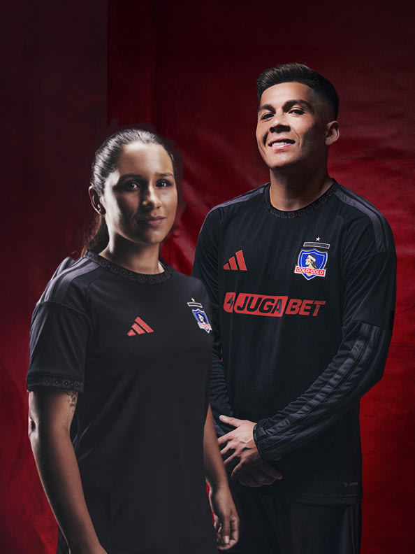 soccerjerseynws's tweet photo. 🇨🇱 Colo-Colo officially released their 2026 kits x adidas.

⚪️ The home kit seems basic at first glance, but it hides a nice monogram pattern across the fabric.

⚫️ On the black away kit, the standout detail is the name of the club on the collar and cuffs in a style that honors Mapuche culture. After all, the club's name comes from one of the most iconic Mapuche leaders, Lonko Colo-Colo.