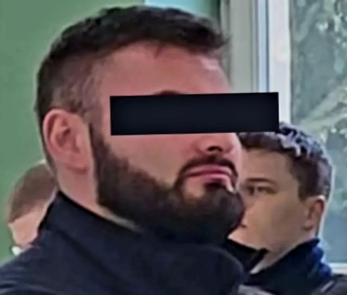 EdoMarcin's tweet image. W dzisiejszej akcji służb w KRS wziął udział policjant, znany z brutalnych działań podczas pacyfikacji protestu rolników.
To ten steryd rzucił się na rolnika Michała Sołdana, który kilka miesięcy później odebrał sobie życie.
I on zostanie rozliczony.
niezalezna.pl/polska/w-akcji…