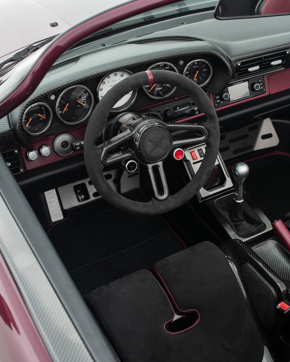 duPontREGISTRY's tweet image. Presenting an exceptionally rare and highly bespoke modern air-cooled reinterpretation, a 1997 Porsche 911 Speedster (993) Reimagined by Gunther Werks. 

This particular example is one of just 25 units built worldwide and is dubbed Mystique, and is finished in Amethyst Metallic