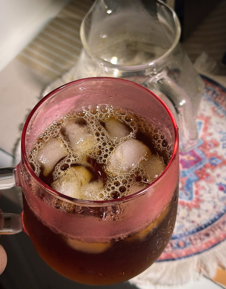 حلقي محتقن بس مشروبي المفضل بارد :(