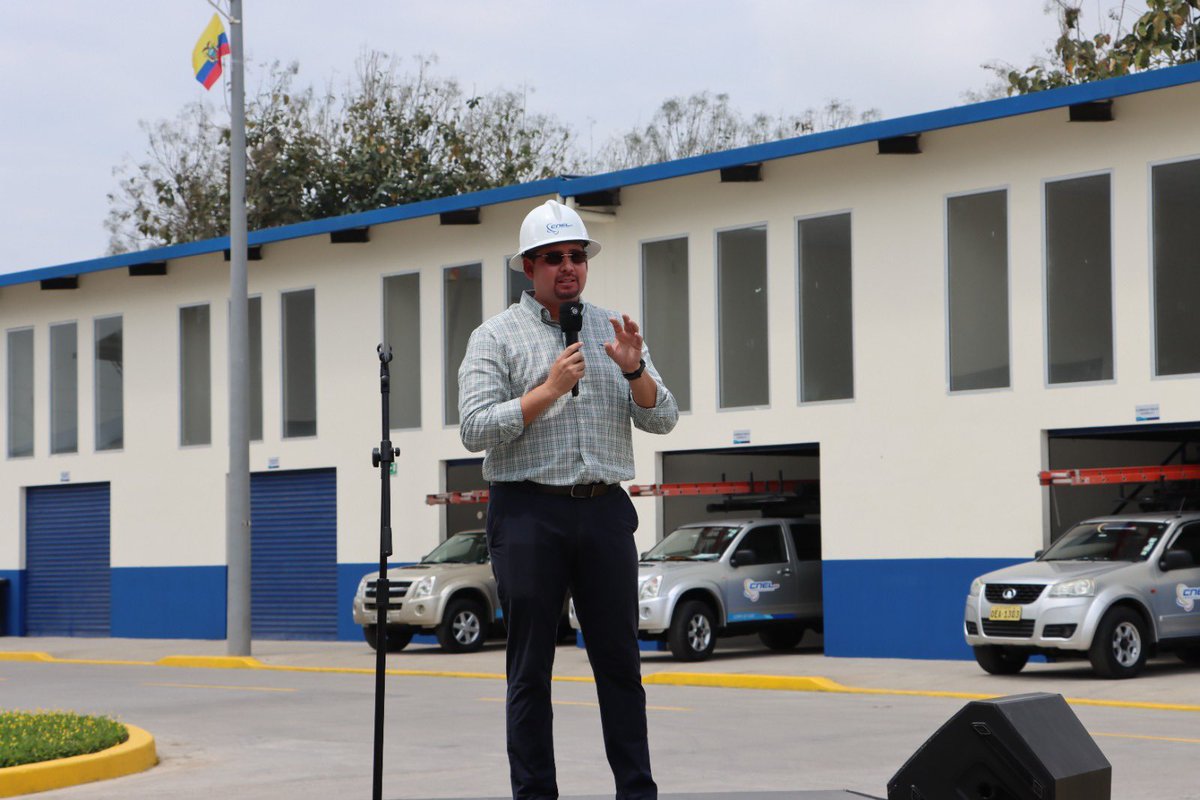 CNEL_EP's tweet photo. ✅ EL ORO

El Gobierno Nacional, a través del @EcuadorMAE y ejecución de #CNELEP, entregó el Centro Operativo Integral El Cambio, en Machala, una obra estratégica con una inversión de USD 5,02 millones, diseñada para fortalecer la operación, el mantenimiento y la atención de emergencias del sistema eléctrico de la provincia.

El gerente general Ángel Erazo, junto a autoridades locales, destacaron que esta infraestructura mejora la capacidad operativa y logística del sistema, beneficiando de forma directa a más de 100.000 ciudadanos.