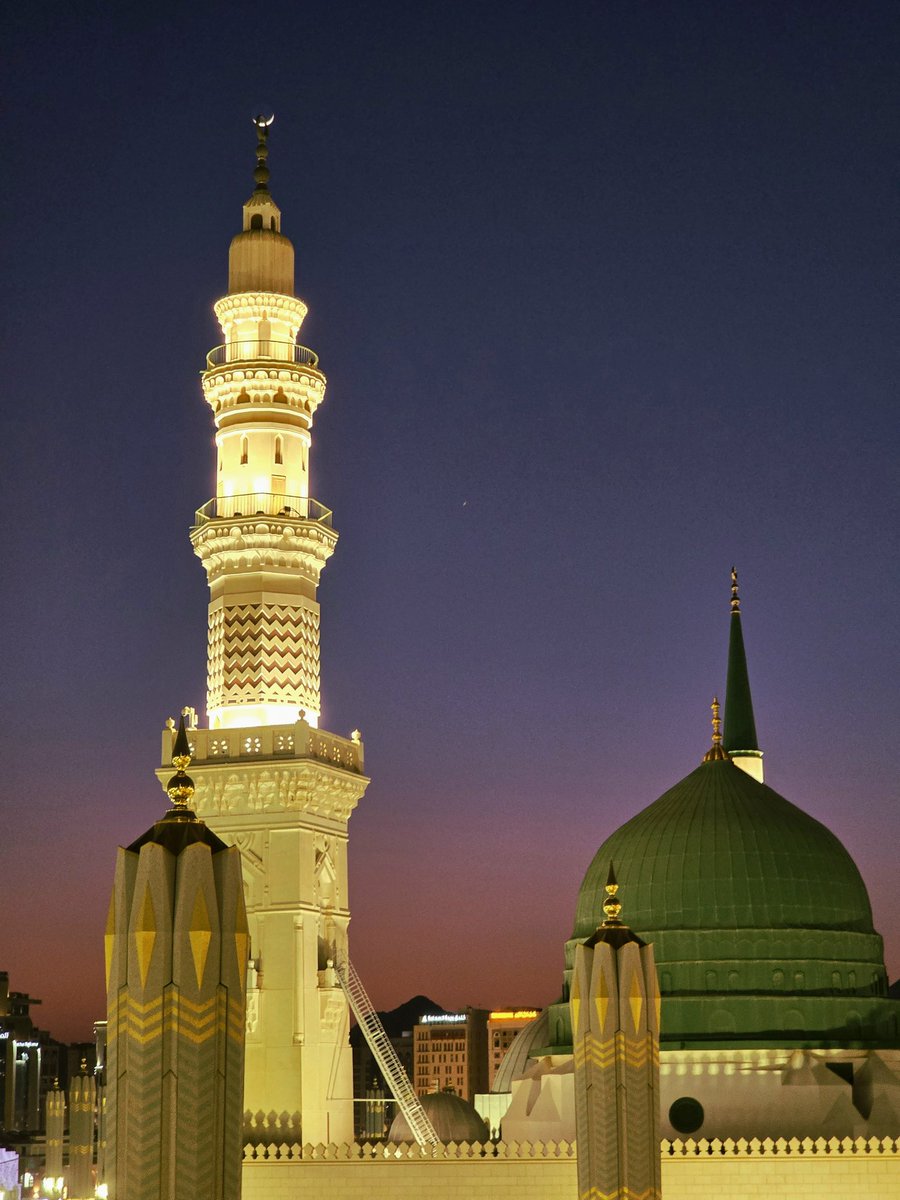 sukkaryeater's tweet image. Moon today

#Madinah