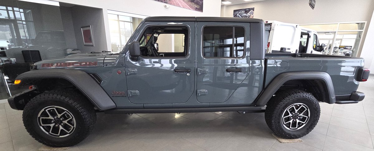 ShultsofWarren's tweet image. SAVE OVER $7,500 on this 2025 Jeep Gladiator Rubicon with Your SHULTS DISOUNT!

Returning Stellantis customers could SAVE an additional $1,500 with Stellantis Loyalty Bonus Cash!

Drop in for a closer look, we’re always happy to help!

814.726.3150
edshultsofwarren.com/new-inventory/……