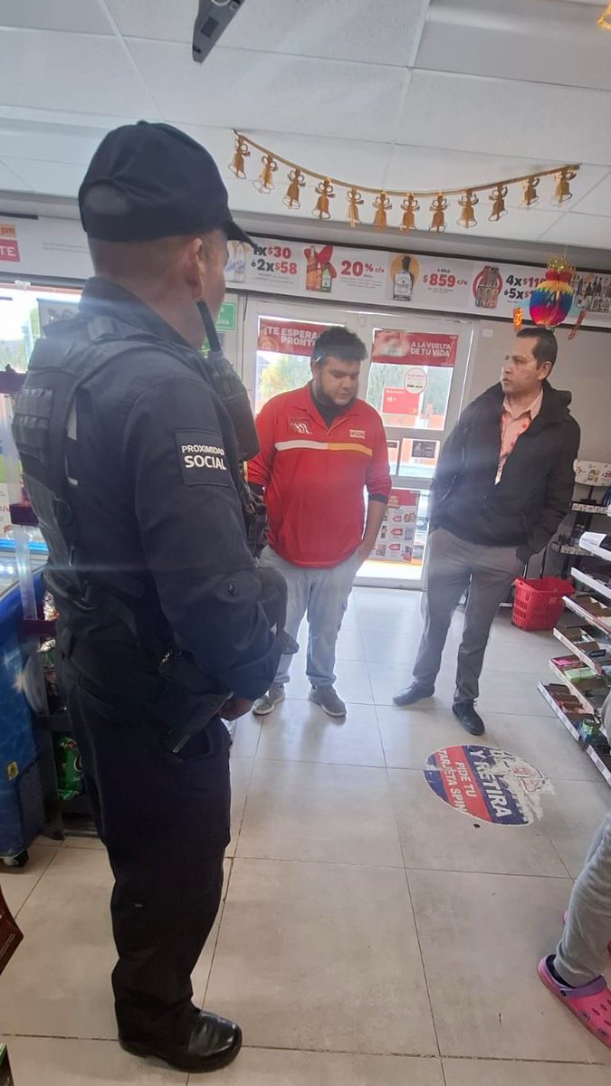 Con el propósito de fortalecer la cultura de la prevención, elementos de la #PEP y Policía Municipal impartieron pláticas de prevención del delito al personal de diversas tiendas comerciales OXXO, ubicadas en distintos puntos del municipio de Guadalupe.n9.cl/rtr7kw
