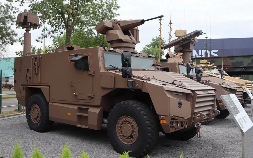 pascalbtr's tweet image. La @DGA a livré, fin 2025, les 1er Serval appui #Scorpion avec de nouvelles capacités :
- DSA, tir sous blindage de missiles sol-air de type #Mistral 3,
- LAD, canon de 30-113 mm sur tourelle
- nœuds de communication tactiques satellitaire  #Syracuse IV.
defense.gouv.fr/dga/actualites…