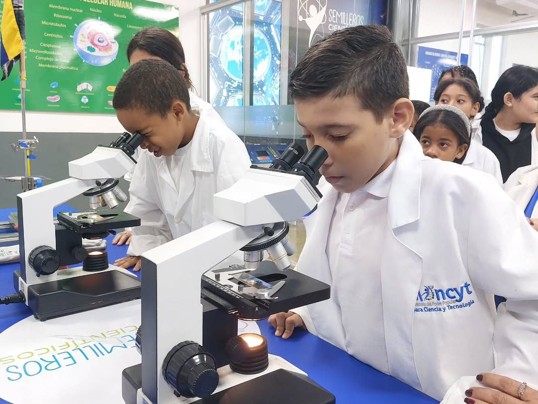 Más de 60 estudiantes de la Unidad Educativa Ambrosio Plaza y el Complejo Educativo República de Panamá vivieron una jornada de aprendizaje y descubrimiento durante la reciente edición de la Ruta Científica en el estado La Guaira.

Lee más 📷bit.ly/4qvQvbM