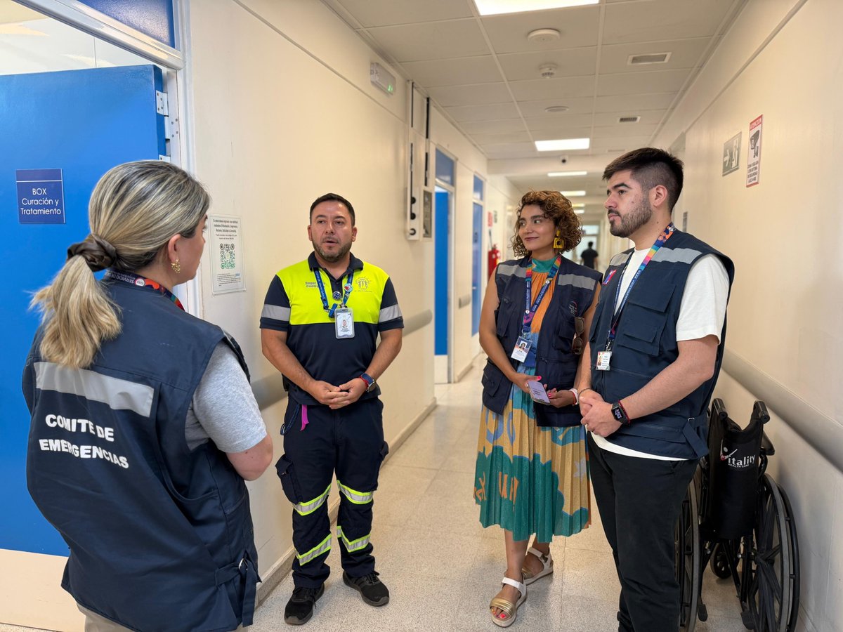 📌Llegamos hasta el Cesfam de Quillón, donde los equipos de salud han trabajado con normalidad en la Unidad de Emergencia, además de brindar apoyo en los puestos de mando que combaten los incendios forestales. En el recorrido, visitamos también el Cecosf El Casino.