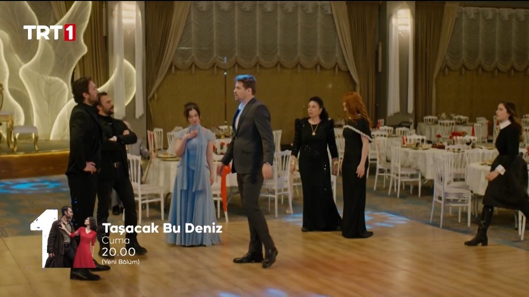 Denizduruelsp's tweet image. Şimdi arkadaşlar size birşey dicem eleni burda adile oruç sana birşey dicek dostluğu biterecek birşey diyor çünkü eleni ve oruç dışarda konuşuyor anlaşıyor eleniyle salona beraber geliyorlar eleni istemiyor sevdiği adamı Sevcan malı tehtit etsin ona aslında yardım ediyor #OrEl