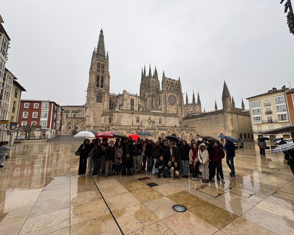 Hoy nos ha tocado enseñarles a nuestros amigos franceses nuestra magnífica catedral. Les ha impresionado.  #Erasmus+