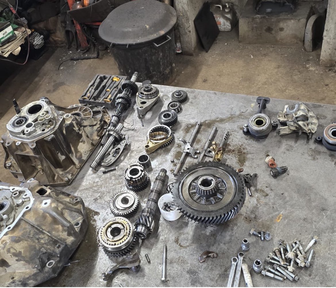 Cherche bricoleur pour remonter. <a href="/ZeReturn/">Mc Babouche 🐍</a> peut être ?