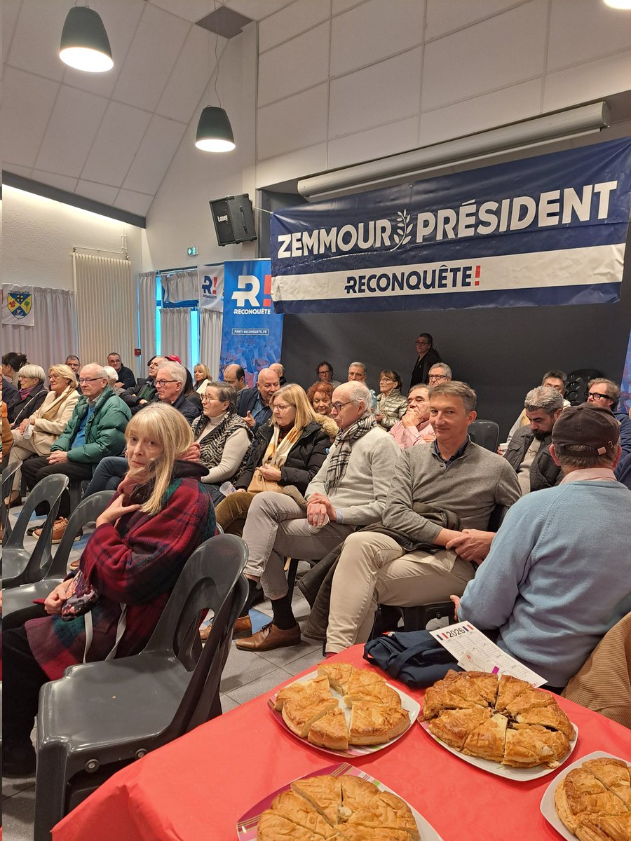 Reconquete44's tweet photo. Près de 80 personnes se sont retrouvées pour la galette des rois de @Reconquete44. Avant la dégustation, notre délégué départemental @ChomardLaurent a présenté ses vœux et nous a parlé des enjeux 2026. Un moment de convivialité sympathique dans une Fédération Heureuse ! https://t.co/QXHvk0cqwa