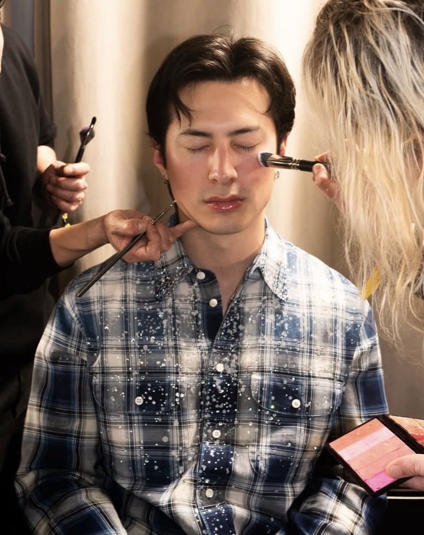 hollanovy's tweet image. the blushy cheeks and glossy lips &amp;gt;&amp;gt;&amp;gt;