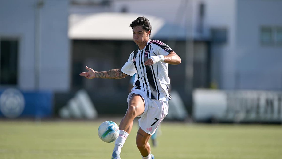 CorradinoNicolo's tweet photo. Silvano #Biggi saluta la #JuvePrimavera. Dopo la cessione in prestito di #Ngana e #Badarau arriva un'altra uscita: scelte che si sarebbero dovute prendere già in estate per evitare di bloccare la crescita di tanti ragazzi. Gestione, oggettivamente, difficile da comprendere https://t.co/h2isRBCuPf