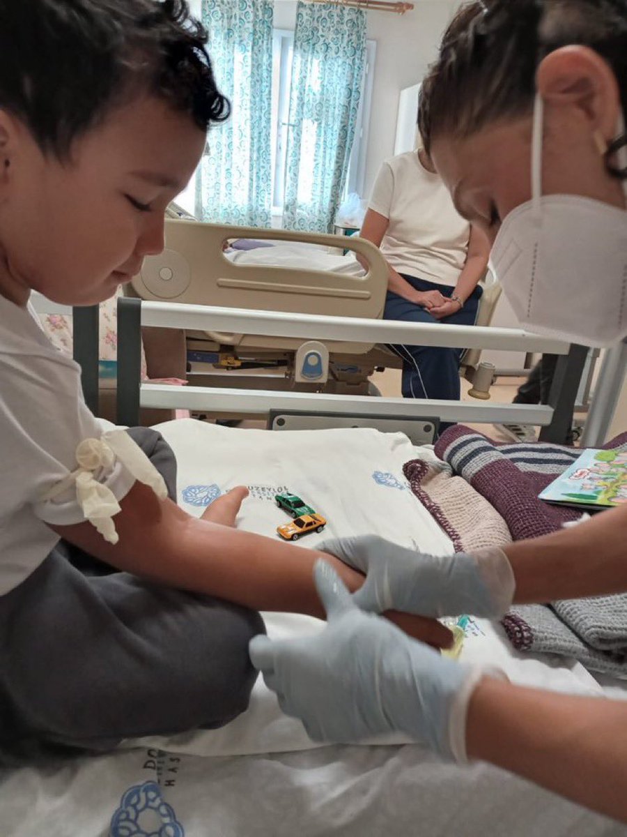 Veremle mücadele eden 4 yaşındaki Selman, tedavisi sürerken anne-babasından koparıldı. Boynundaki yaralar, şişlikler ve ağır ilaçlarla uğraşan Selman hastanede “anne” diye ağlıyor. Bu yaşta bir çocuğun en büyük ihtiyacı ailesidir.
<a href="/myeneroglu/">Mustafa Yeneroğlu</a>
YusufKerim YasasınıUygula