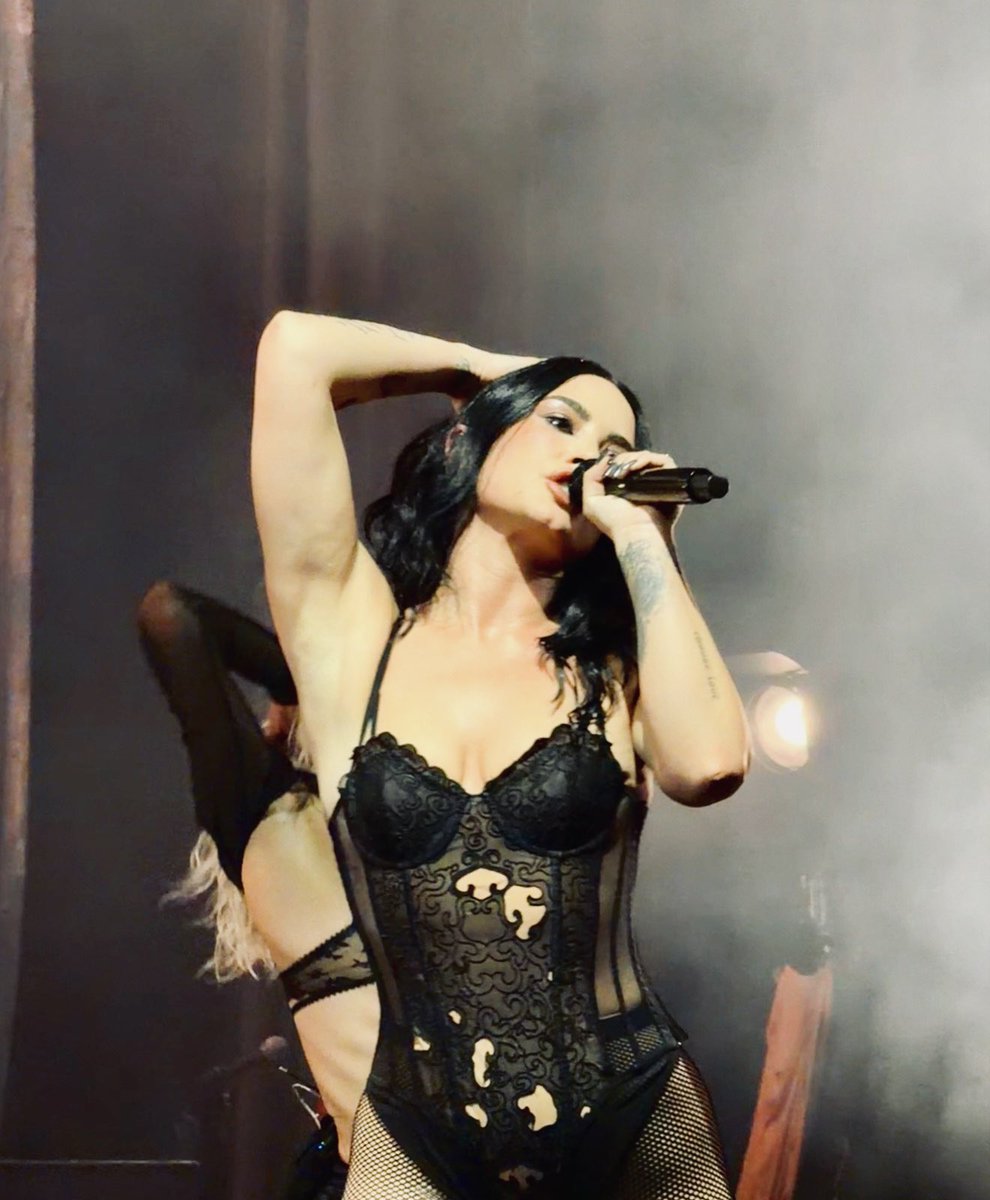 omfg i just found these photos i took of demi.