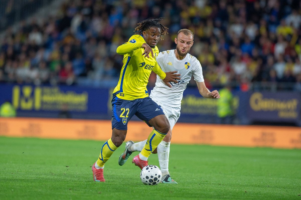 🚨🔄 Solomon Loubao pourrait s'engager en 🇮🇹 avant la fin du mercato. En effet des discussions sont en cours avec Monza pensionnaire de Serie B. Si le transfert aboutit, il serait prêté à Sochaux dans la foulée, pour finir la saison dans le Doubs.

(🗞 <a href="/LEstSportsFC/">L'Est Sports Franche-Comté</a>/ <a href="/LaZoneSoch/">La Zone Soch’</a>)