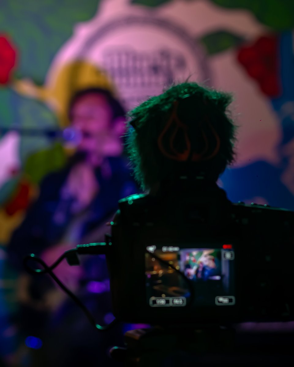 DanteLoopMusic's tweet image. ¡Construyendo catedrales de sonido! 🧱🎶

Dante Loop coloca cada capa musical con precisión quirúrgica. Mira cómo el silencio se convierte en una sinfonía frente a ti.

¿Te gusta más el inicio de la canción o cuando ya están todas las capas sonando? 🤔

#LoopArtist