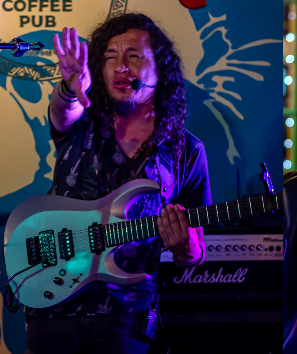 DanteLoopMusic's tweet image. ¡Construyendo catedrales de sonido! 🧱🎶

Dante Loop coloca cada capa musical con precisión quirúrgica. Mira cómo el silencio se convierte en una sinfonía frente a ti.

¿Te gusta más el inicio de la canción o cuando ya están todas las capas sonando? 🤔

#LoopArtist