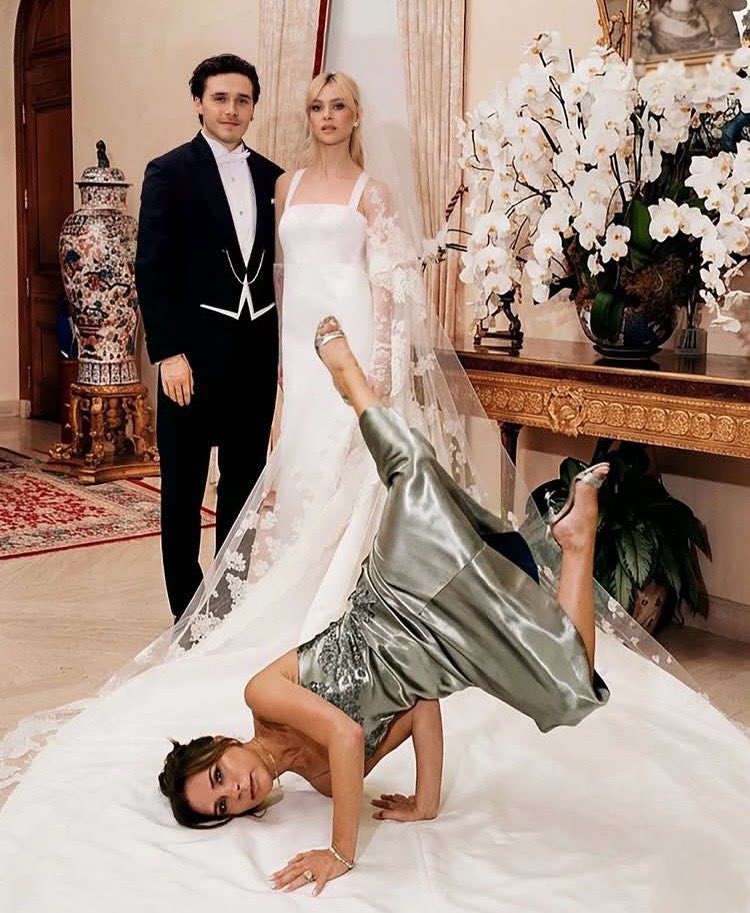 Dimoteau's tweet image. Mi Vicky se nos puso muy creativa😂