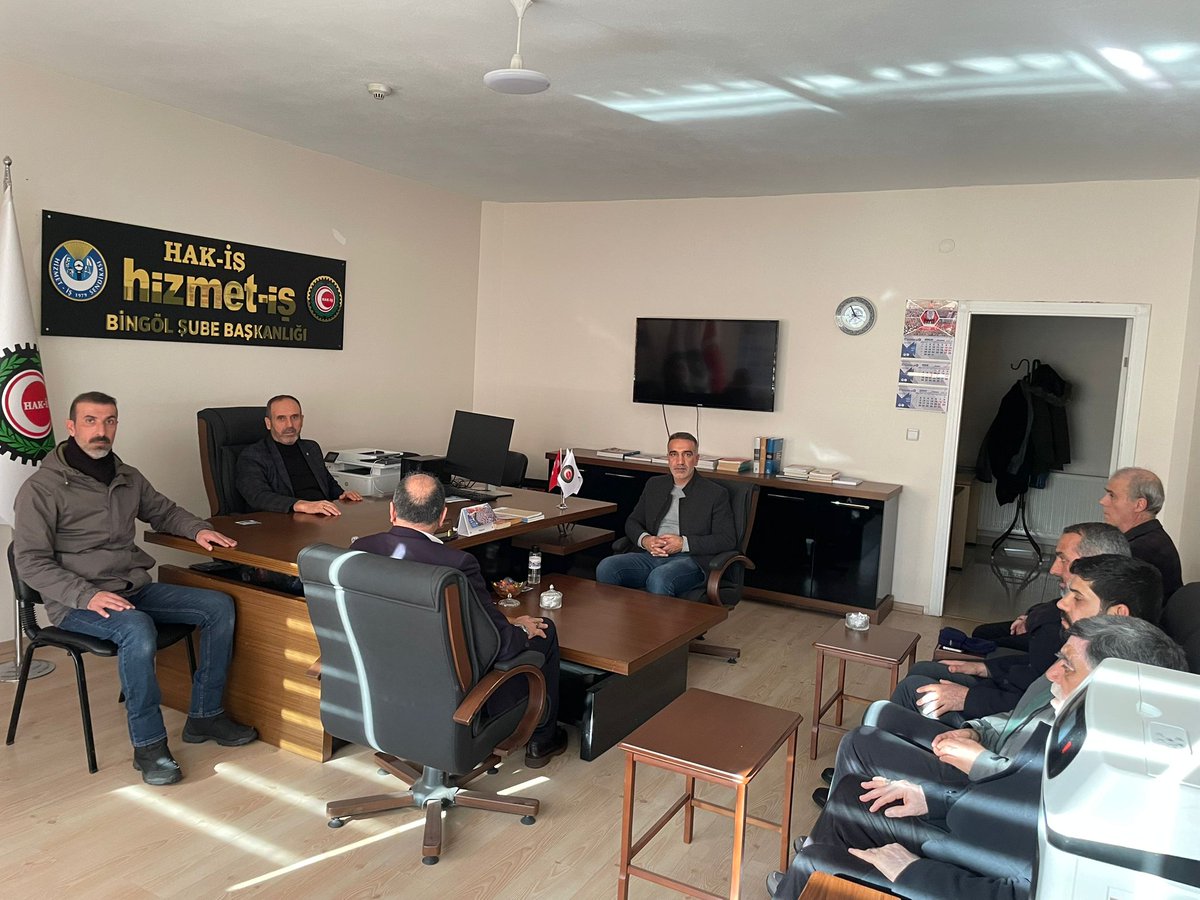 HAK-İŞ Sendikası Ziyaretimiz...

İl Başkanımız Sn Refik Alpaya ve beraberindeki heyetimiz, HAK- İŞ Bingöl Şube Başkanı Sn Abdulmecit Akdemir ve yönetimini ziyaret etti.

Ziyarette karşılıklı fikir alışverişi yapılırken,toplumun ihyası, gençliğin geleceğinin aydınlık ve umut