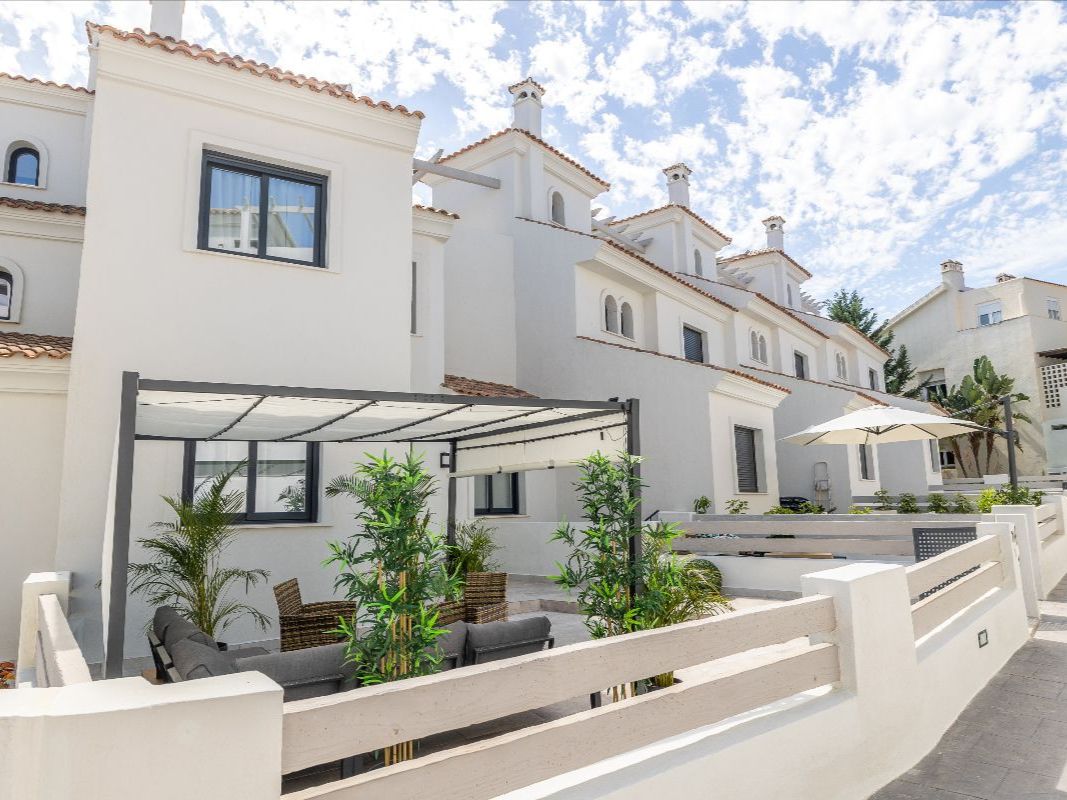 KMSProperty's tweet photo. PRICE REDUCTION SPACIOUS 3+3 TOWNHOUSE IN EL CAMPANARIO, NEW GOLDEN MILE now €560,000 - https://t.co/Quzg7j0sgw https://t.co/mhuUeTsZDe