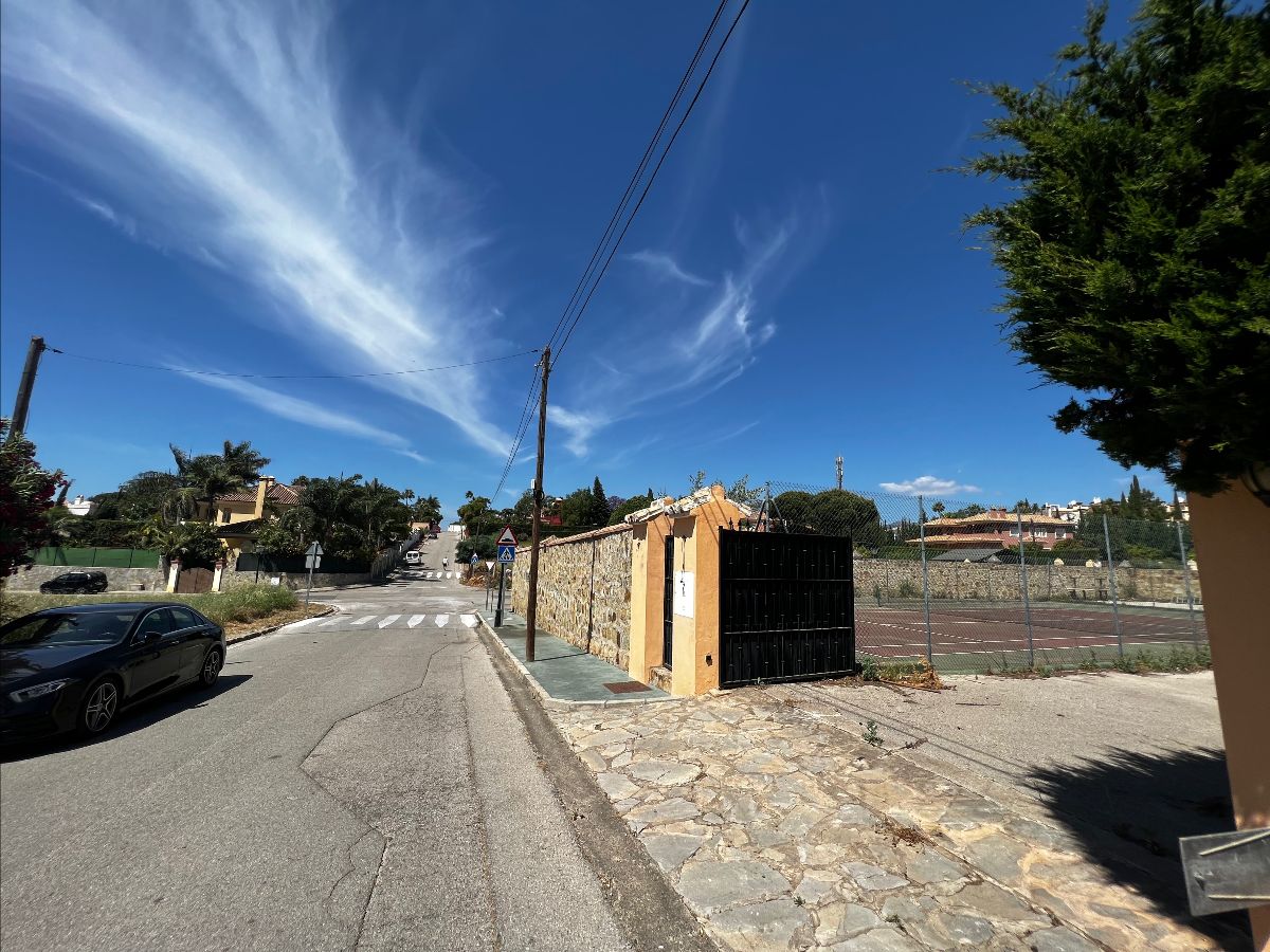 PRICE REDUCTION SPACIOUS 3+3 TOWNHOUSE IN EL CAMPANARIO, NEW GOLDEN MILE now €560,000 - mailchi.mp/905077718ee7/0…