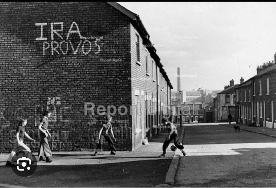 A few doors up from our house in Kerrera street, looking down Elmfield street, old Ardoyne, 1970s.
That wee patch of land is where we played football until it got dark.
♥️
