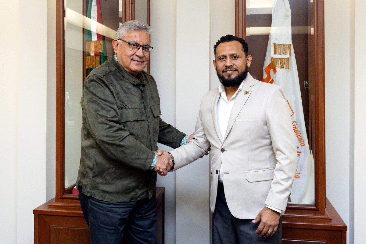 🟠Las justas demandas de nuestros compañeros en #QROO tendrán respuesta favorable, afirmó el Mtro. Alfonso Cepeda Salas, Srio. Gral. del #SNTE, al reunirse con el Prof. <a href="/arimaelsalas/">José Arimael Salas Alcocer</a>, dirigente de <a href="/SECCION25SNTE1/">Sección 25 SNTE</a>, a quien reconoció por su compromiso con el magisterio estatal.