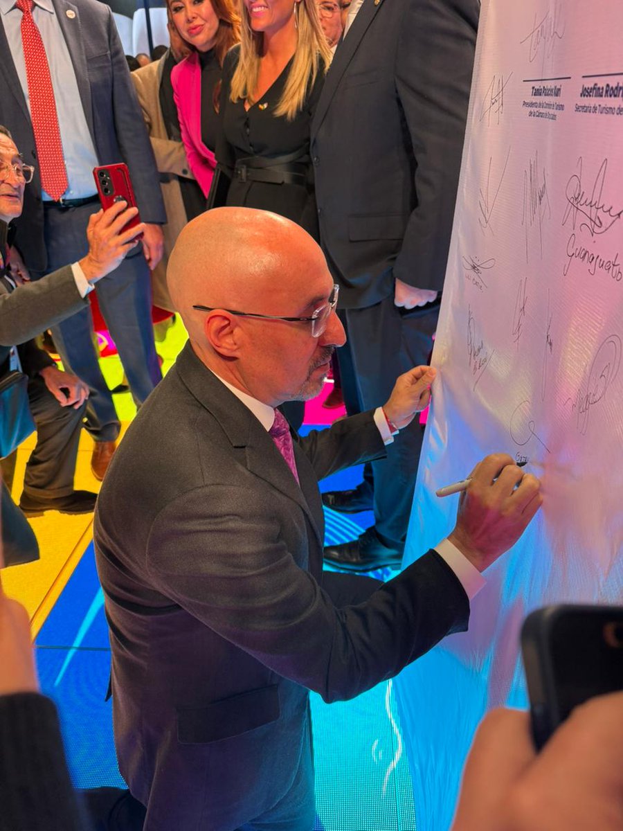 CONCANACO SERVYTUR se suma a la Alianza “Viaja Seguro” 🫱🏼‍🫲🏻⚽️

Nuestro presidente, <a href="/octaviodlatorre/">Octavio de la Torre</a> participó en la firma de esta alianza, impulsada por la diputada <a href="/TaniaPalaciosK/">Tania Palacios</a> y encabezada por la secretaria de Turismo, Josefina Rodríguez Zamora.

“Viaja Seguro” promueve la