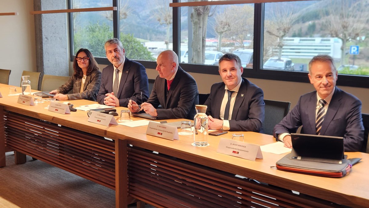 La subdelegada, Noemí López, ha acompañado a la secretaria de Estado de Comercio, <a href="/_minecogob/">Economía, Comercio y Empresa</a> Amparo López, en su visita a  <a href="/esMONDRAGON/">MONDRAGON</a>. También han asistido el presidente, Oskar García y la directora provincial de Comercio, Noemí Ugarte.