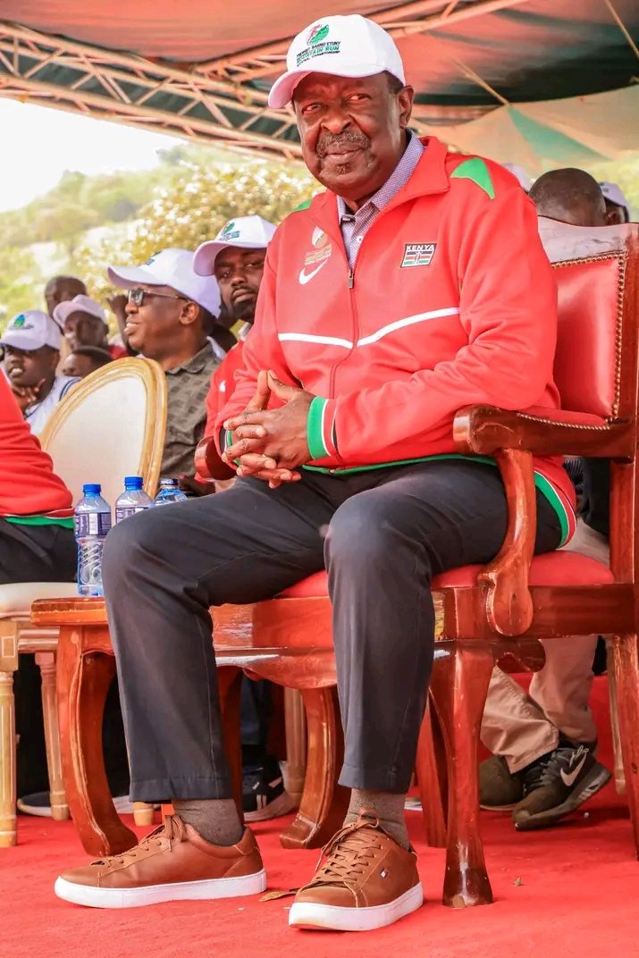 Britonkavai's tweet photo. Ruto kumi ✌️ 
Mudavadi kumi ✌️ https://t.co/oLpDNl3Dz2