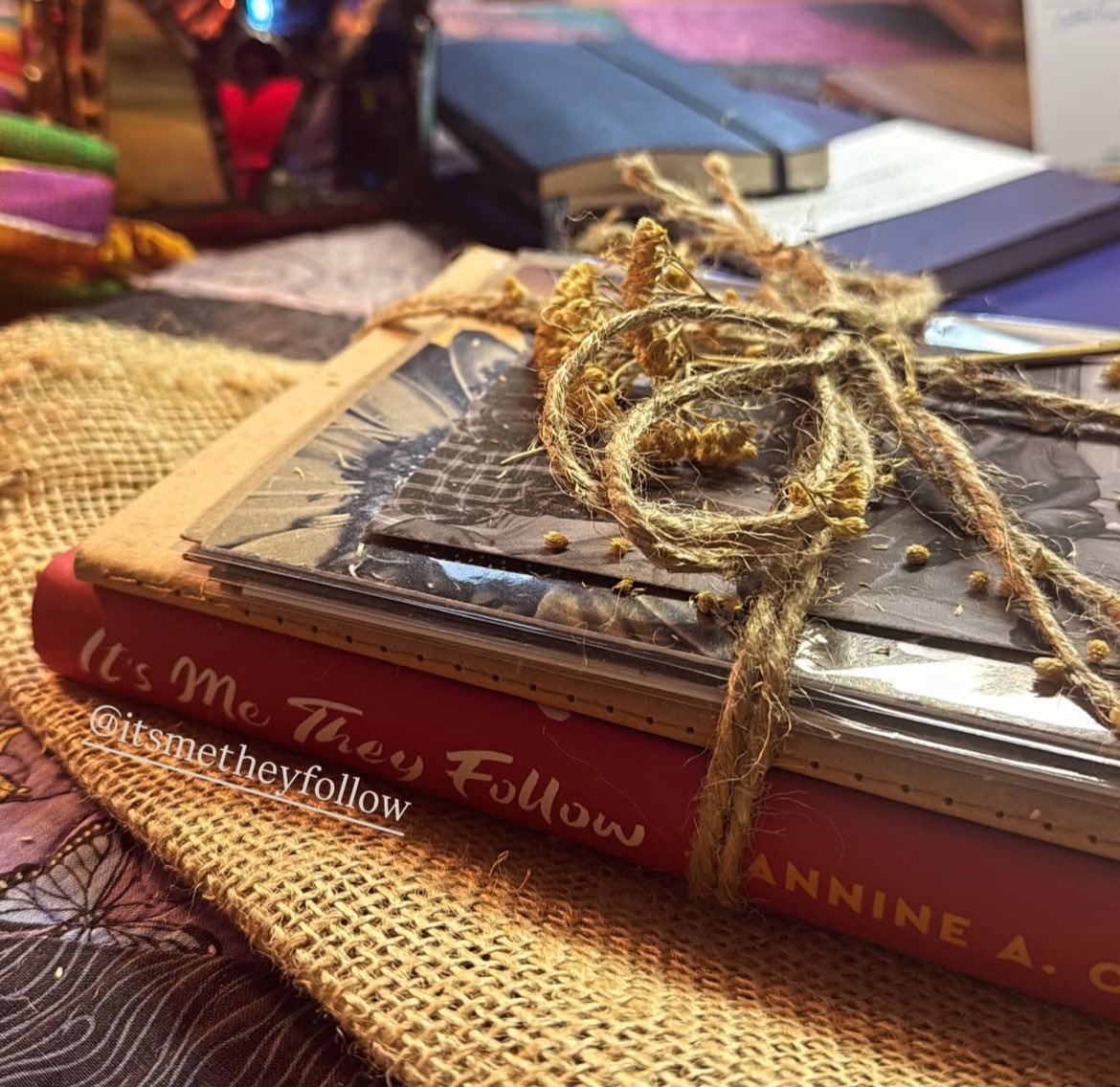 harriettsbooks's tweet photo. Wrapped with love and care…
https://t.co/PD8a5BlYkl https://t.co/UctE6YTo0A