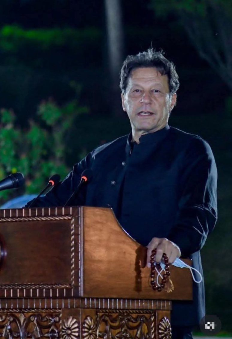 RebelByThought's tweet image. عمران خان آج سُرخرو ہو گیا ہے۔
جسے یہ ساری زندگی ”یہودی ایجنٹ“ کہتے رہے، اس عمران خان کا راستہ روکنے کے لیے یہ اسرائیل کے نیچے لیٹ گئے ہیں۔
تاریخ ایک دن ان منافقین کے نام پر تُھوکے گی۔