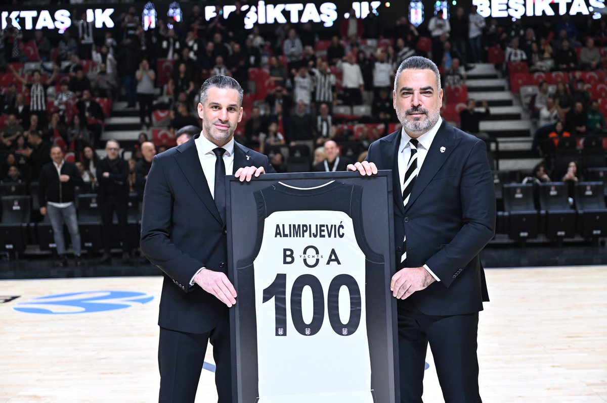 Dusan Alimpijevic’e 100. Galibiyet Plaketi

🔗 bjk.com.tr/tr/haber/93427