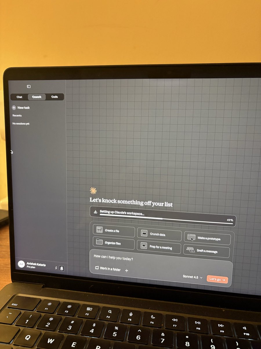 finally making the switch from chatgpt to claudes paid plan..set to cook 100 ppts in 10 mins 😏

on a serious note, the artifacts i built and copy i refined on the free plan already blew me away.

now its time to really cook with claude code and cowork. about to find out if yall