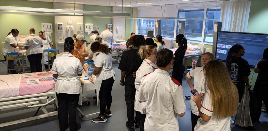 DLawton45014's tweet photo. Fantastic engagement & great day of learning at the Venepuncture Cannulation #PASSLab ✨ Details of the next Labs coming soon 🤗
@SimandSkillsUoS
@UoS_HealthSoc @UoS_Students @UoSadultnursing
@UoS_CYPNursing @UoS_MHNurs https://t.co/USGQUyYYwe