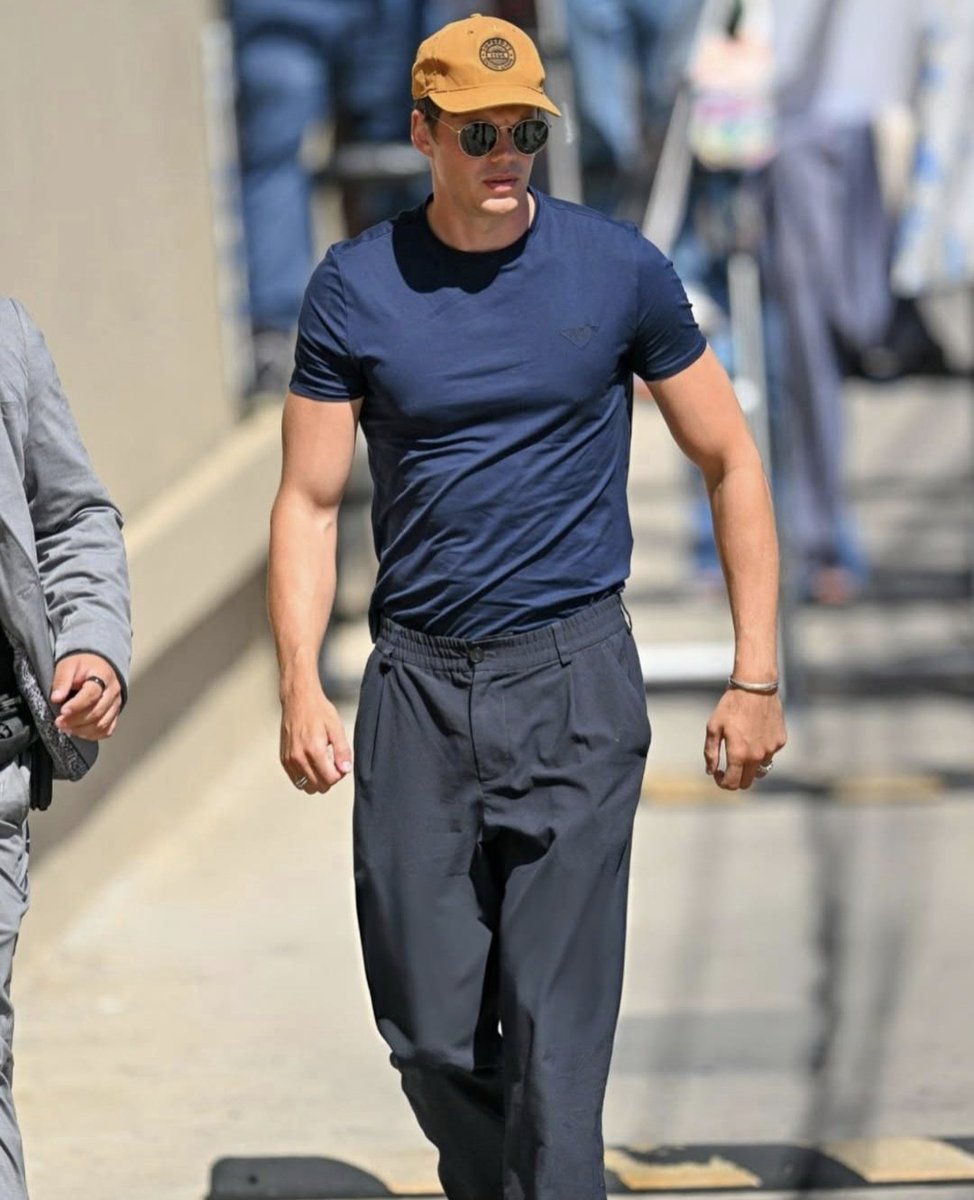 Bring back Bill Skarsgård 2024 🫦🔥